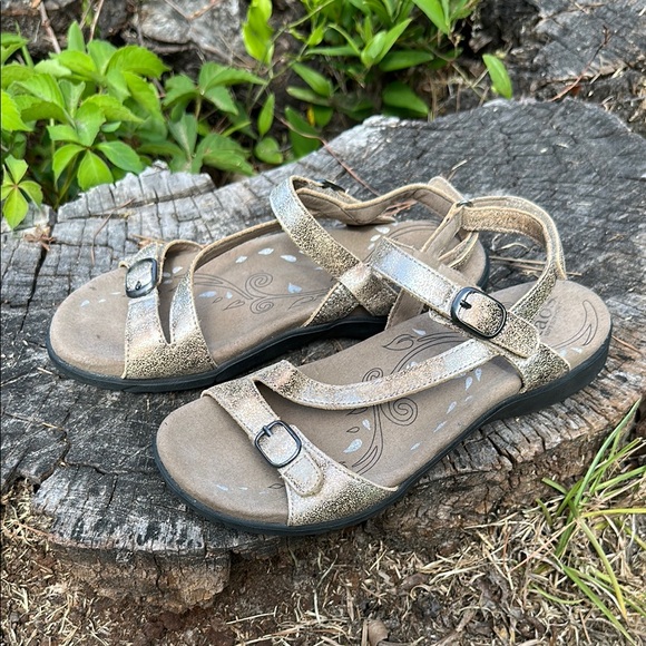 Taos Bea Gold Metallic Sandals with 3 Adjustable Straps•Size 7 - Picture 11 of 14